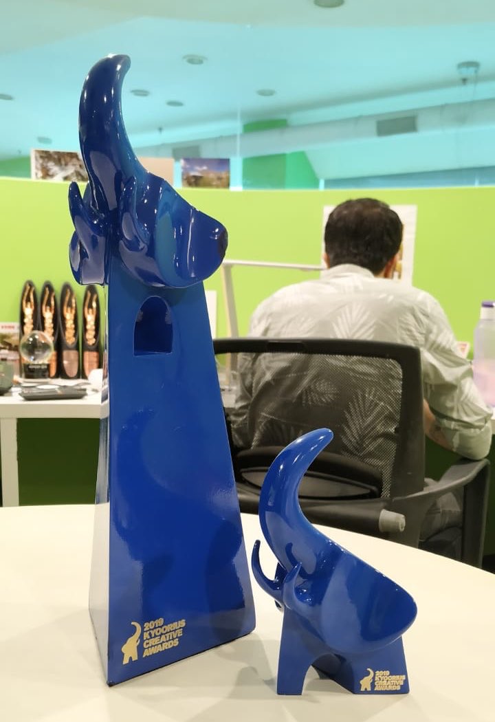 Arjun75's tweet photo. Baby meets Daddy #advertising #film #craft #kyoorius #filmcraft #animation #awards #trophy #rewards #wt #wundermanthompson #wundermanthompsonindia #turtlefashion https://t.co/3law3XUaPJ