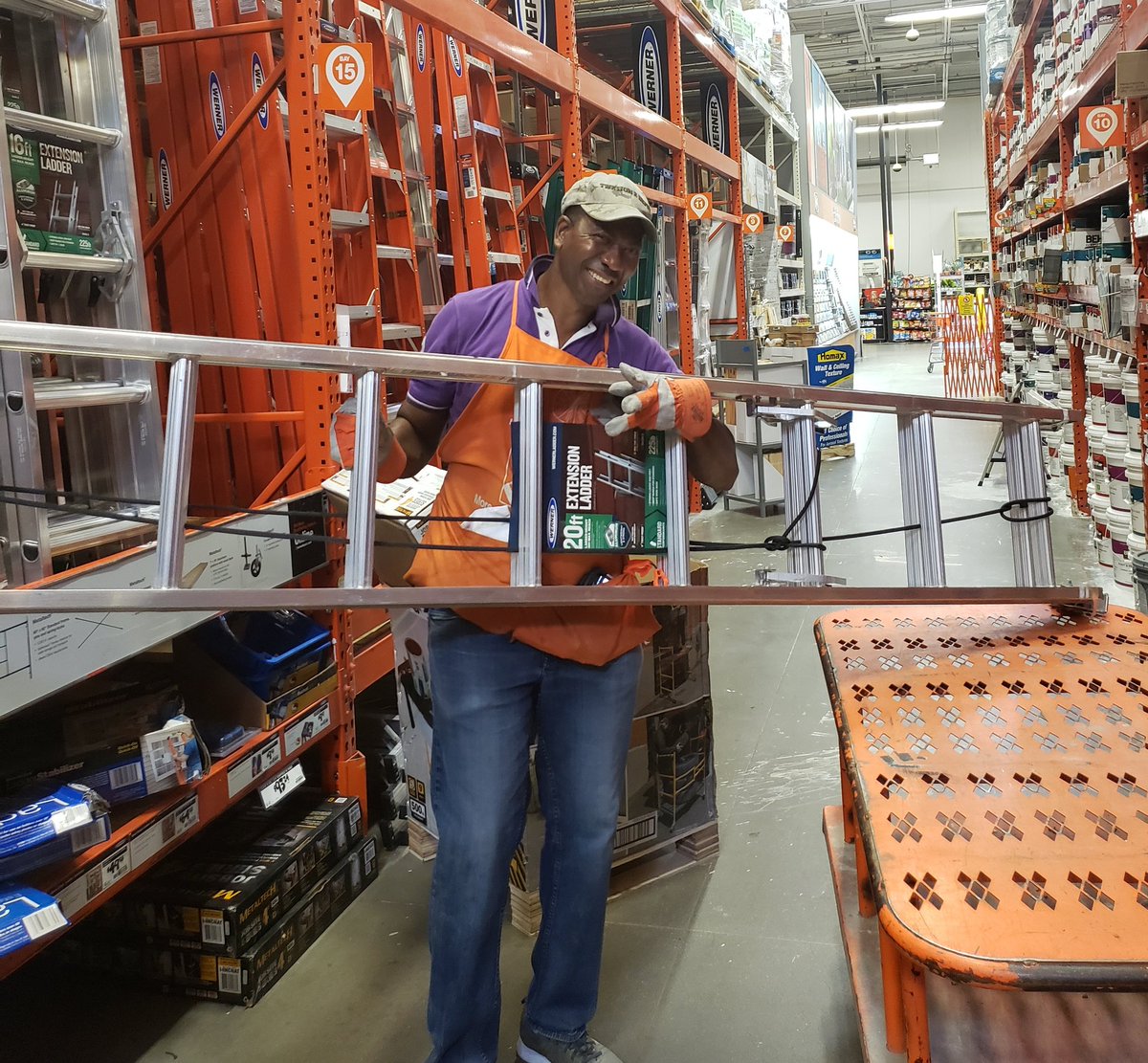thomas_dorice's tweet image. Caught Mark orange handed using his PPE glove when packing out...and look at that huge smile