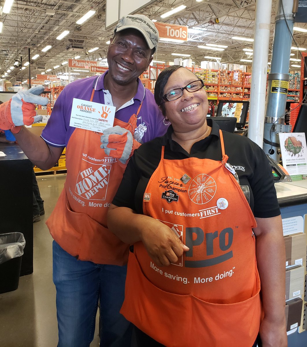 thomas_dorice's tweet image. Caught Mark orange handed using his PPE glove when packing out...and look at that huge smile