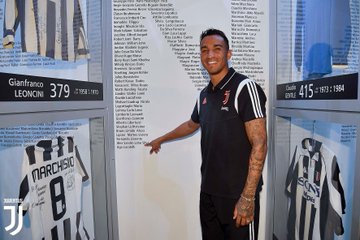 juventusfcjp's tweet photo. 📸 アリアンツ・スタジアムとユヴェントスミュージアムを訪れた @2DaniLuiz のベストショット!
ギャラリー ➡️ https://t.co/tyA5biz2t7
#WelcomeDanilo https://t.co/5V1T5EoVqe