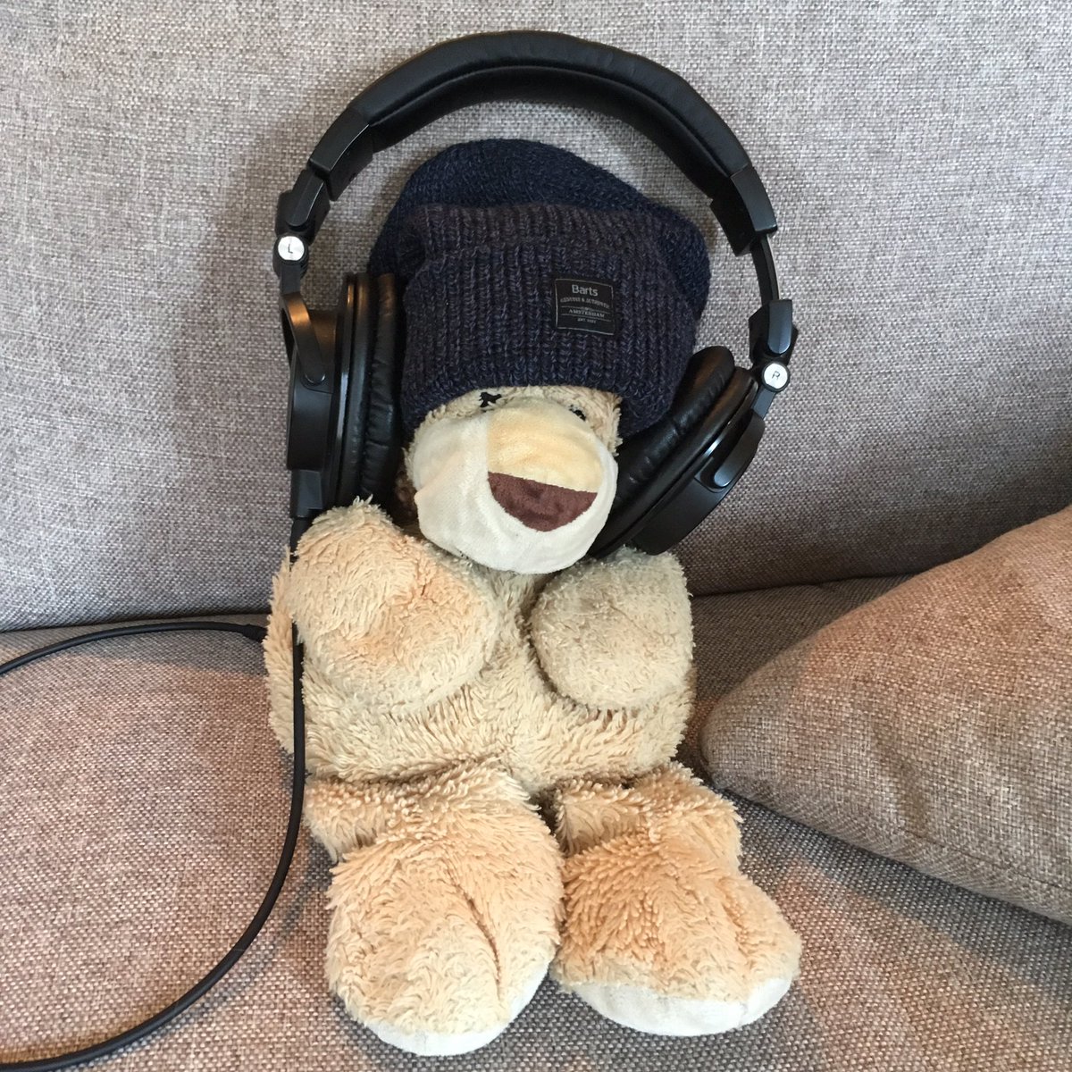Daddy_Rarah's tweet photo. #Tunes #chilling #NewHat https://t.co/wgatjsZkZv