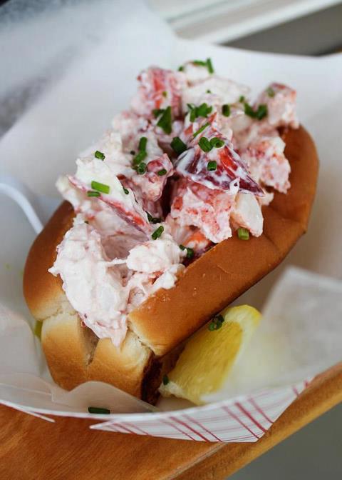 FTFofAmerica's tweet photo. Hey #Portsmouth here we come.  Sunday at @CiscoBrewers it's the #NewHampshire #foodtruck &amp; #CraftBeer fest w/all the great Cisco beers &amp; 20+ of NE's best trucks! @RoxysGrilledChz @Trolley_Dogs @KowloonMobile @ClydesCupcakes @creamncrunch603 @IGottaQ @whoopie_wagon @Saycheeseft https://t.co/1ymiIH5LjP