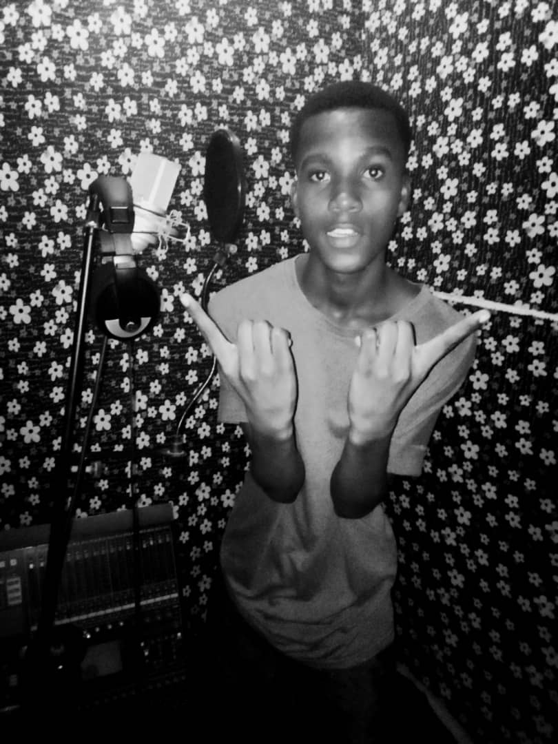 KasaMusic's tweet photo. New gifted rapper #Arena#wanted to join any record label to be able to boost is talent to the world about real rap🔸🔸▫
              Contact; 0244019607
For responses and track with freestyle videos. ...🔥🔥🔥💯💯 https://t.co/B5yeKm7h1u