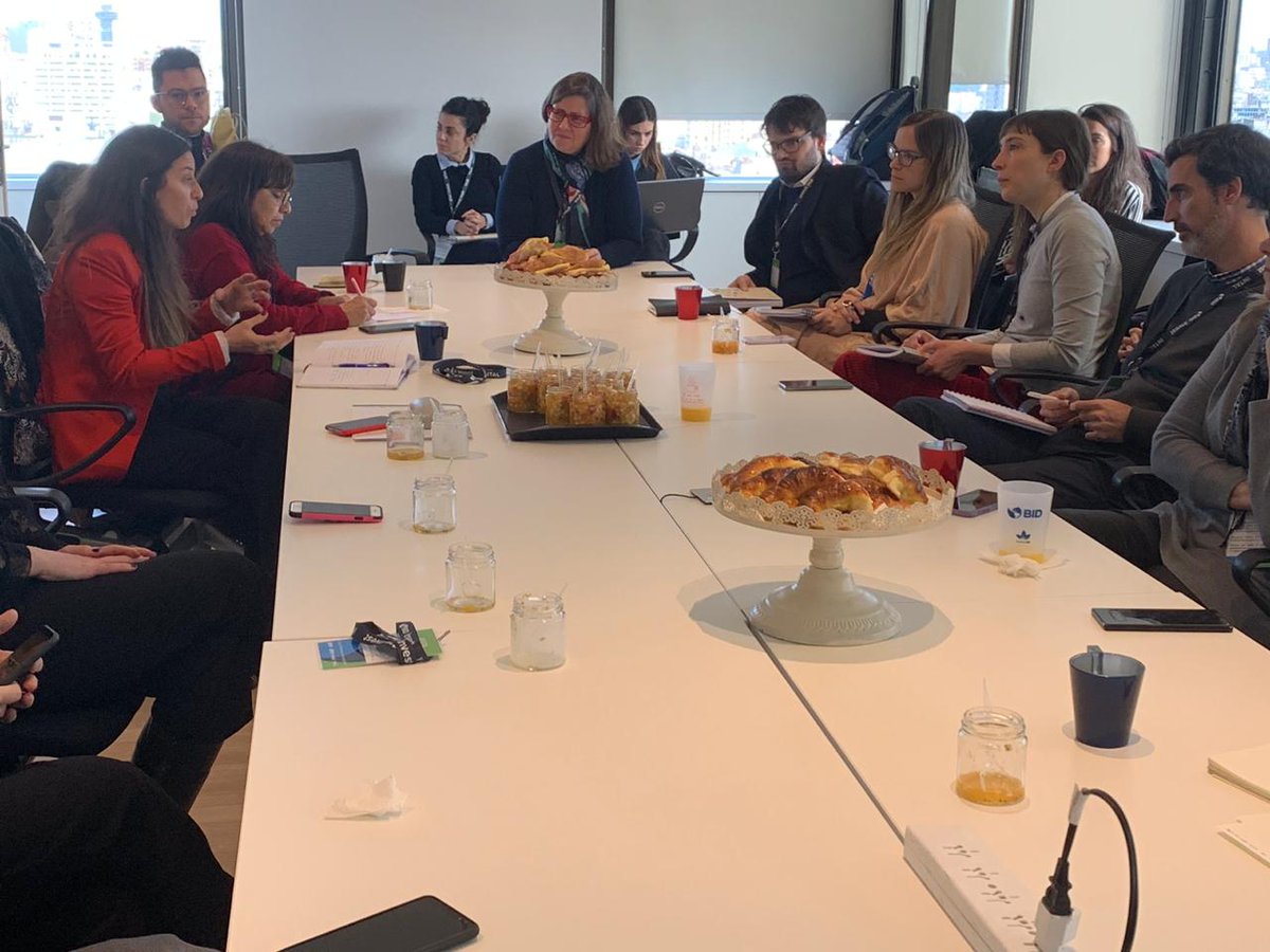 EducacionCIPPEC's tweet photo. Ayer realizamos una nueva edición del Ciclo de Encuentros del #EduLabCIPPEC. En este marco, @Andreabergam, de @el_BID en Argentina, @AngelaDannemann, CEO de @ItauSocial, presentaron los retos y oportunidades de la conformación de Alianzas Multisectoriales en Educación. https://t.co/sCNnxl48Q6
