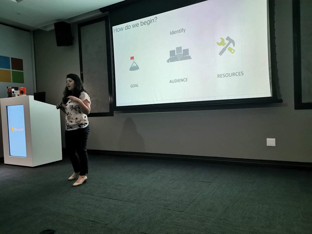 Janine taking us back to the basics of Dashboard Design, become a superstar over night.