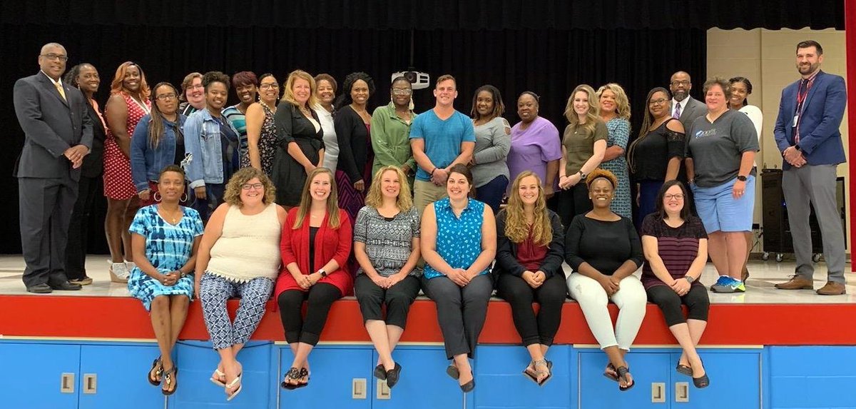 CafeBaso's tweet photo. New teachers and staff getting ready for the 2019-20 school year at Hazel Crest School District 152 1/2. https://t.co/3CTDapb2De