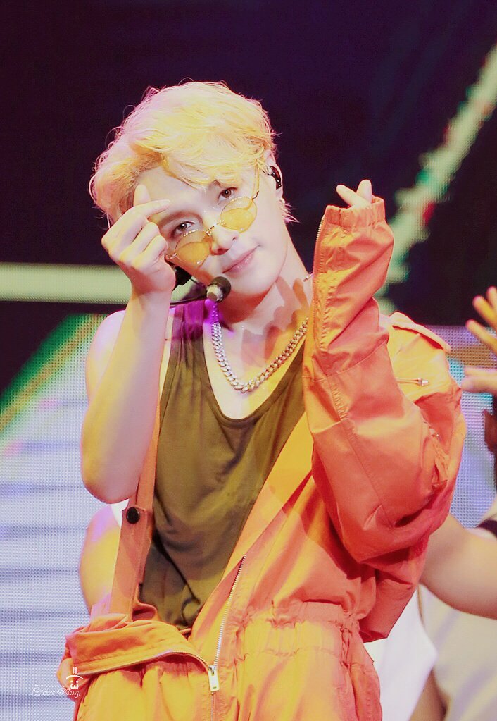 alya_aeri4_'s tweet photo. Honey~😍🍯🐝

@layzhang @lay_studio @weareoneEXO https://t.co/9JGzCaDMAi