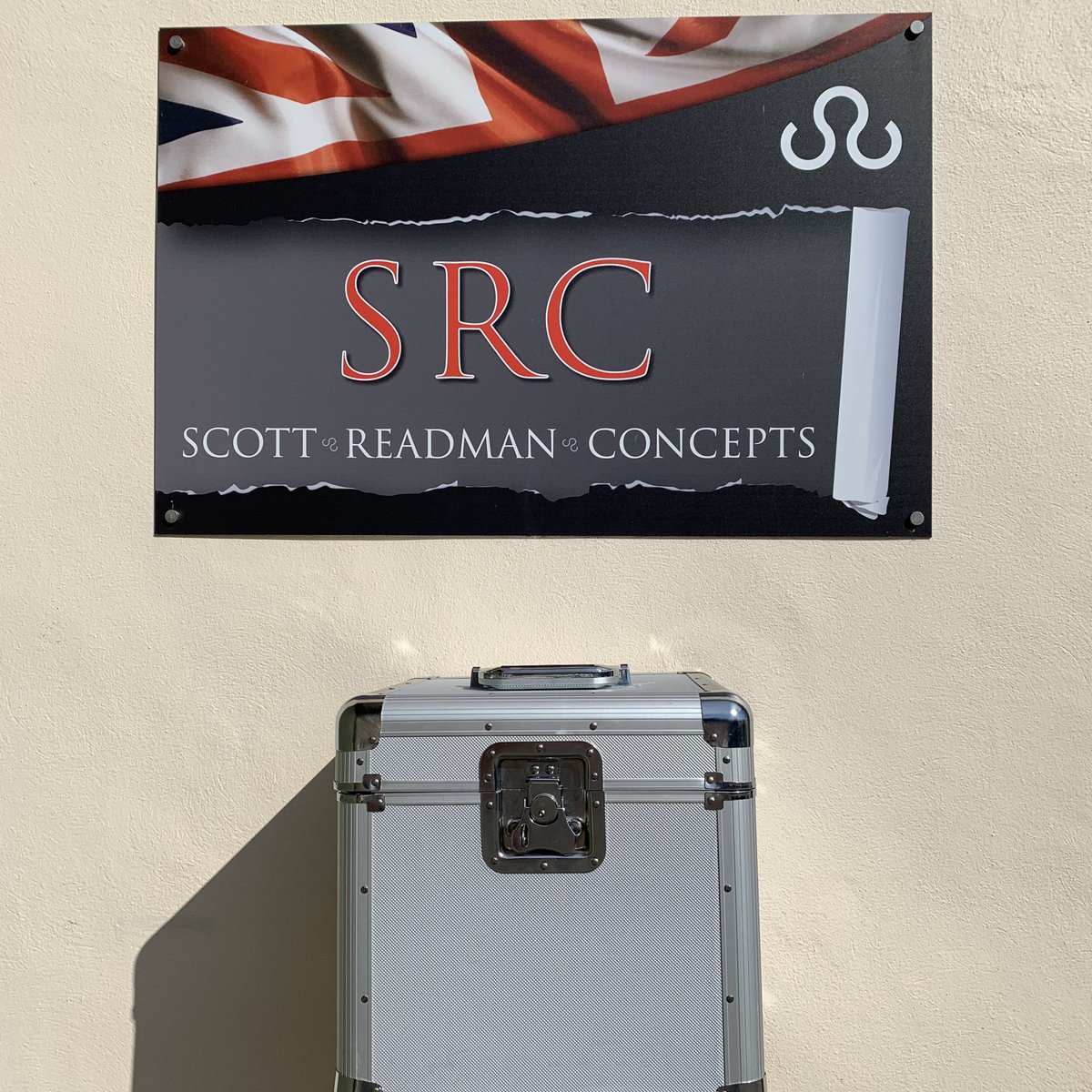 ScottReadman's tweet image. 📢 What’s in the box time again! 
Follow us, retweet, like &amp;amp; caption the 2nd image (nothing rude or use ***’s, kids following). Funniest caption wins. 
Winner next Tuesday. Credit to @andycrook126 for the photo @TheMarbleWorks charity day
#golf #giveaway #golflife #golfgiveaway