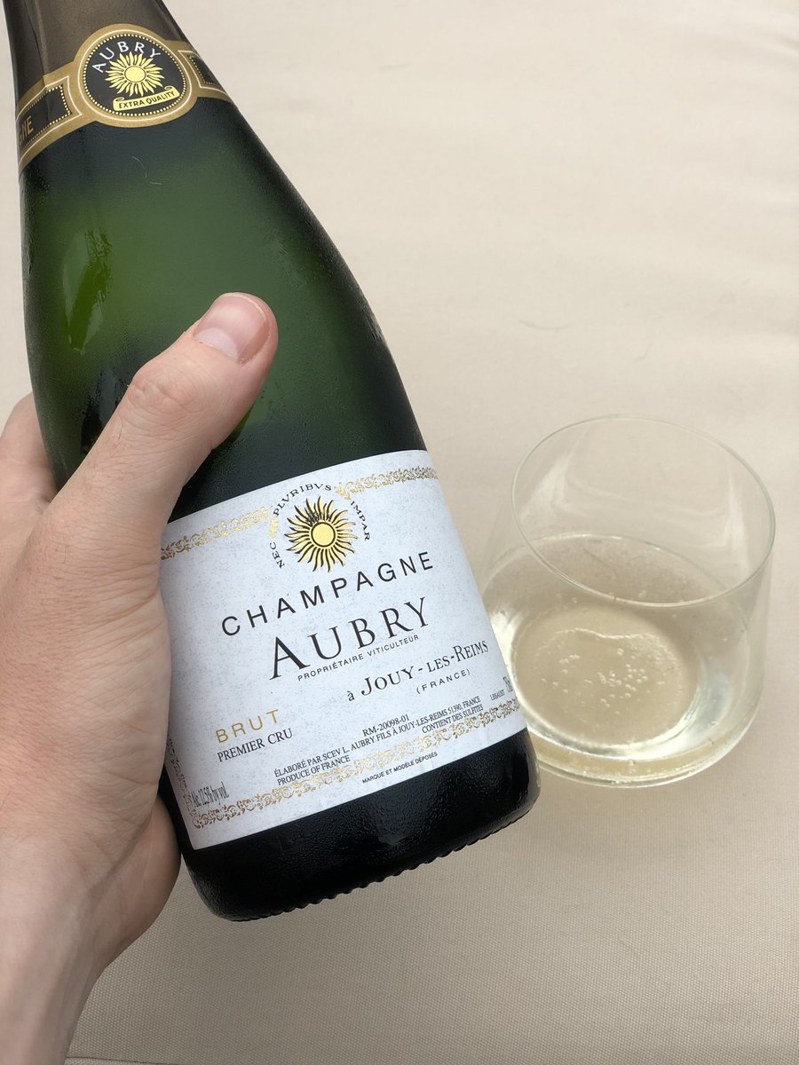cleverdrinker1's tweet photo. https://t.co/2El0ddllAW #aubrychampagne #winecierge #thecleverdrinker #champagne #rooftop #summer #chicagowine #chicagorooftop #wine #frenchwine #summertime #cleverdeal #winelover #winenight #chicagoland #champagnelover #winetasting #chicagowinescene #chicagowinelovers https://t.co/guuRmpJ7N6