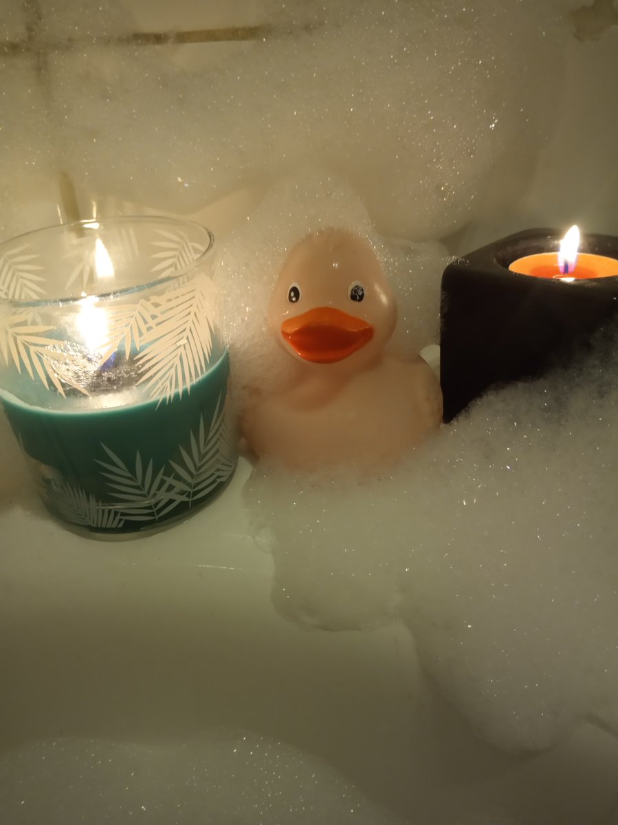 SShorva's tweet photo. Si je vous dit que mon bain est prêt ... #Nude #Sexy #Coquine #Joueuse #LaTemperatureMonte - Je vous conseille de lire mes autres tweet - XoXo https://t.co/zjPBBKQI4X