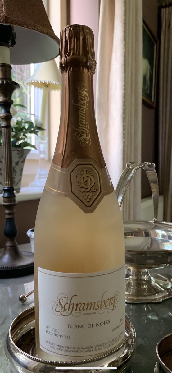 hmurray9's tweet photo. @AMCKTVS ๐พ@EnglandRugby ๐พ @ManUtd ๐พ@jmurrayfineart #Johnogroates ๐ดโโ๏ธto #landsend ๐พ& James Birthday๐พ Schramsberg Blanc De Noirs going well ๐ https://t.co/9NkLFctReH