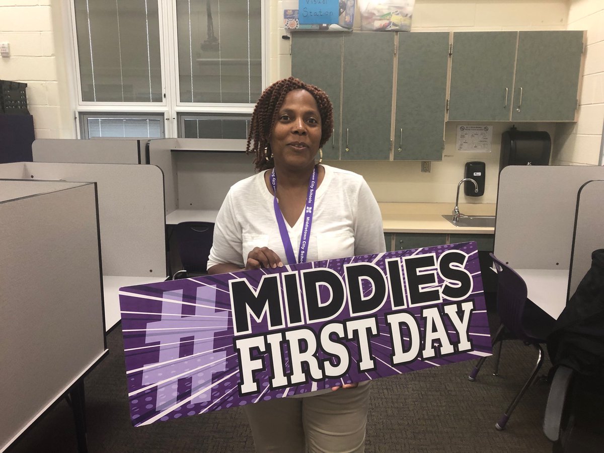 Middletown_Supt's tweet photo. Welcome ⁦@Wildwood_Tweets⁩ #middieriser to ⁦@MiddletownOH⁩  #middiesfirstday.  Thrilled you are part of team. https://t.co/RrJ5PZUF2j