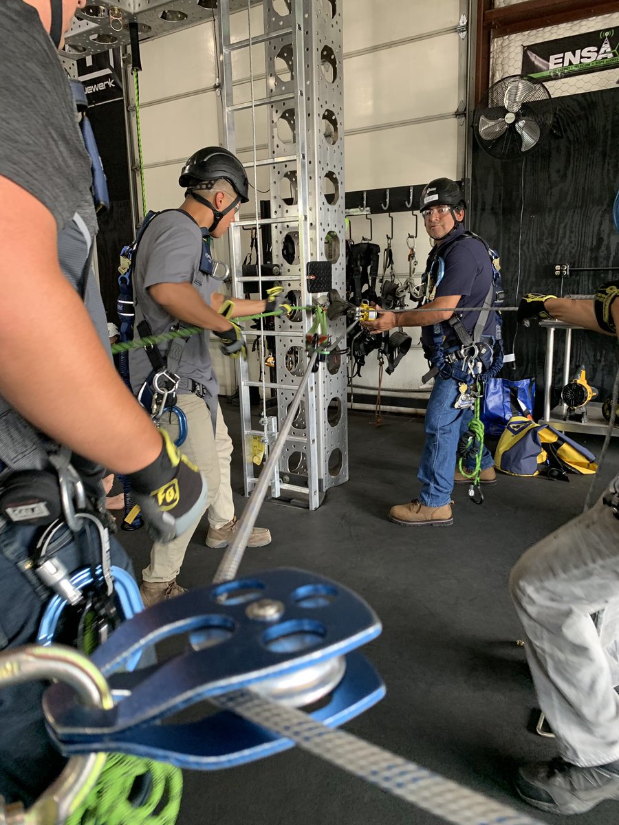 ENSATraining's tweet photo. Rigging a non-entry rescue with a deviation implemented for better and faster pull of the victim with instructor, Cesar Marrufo at our facility in Amarillo, TX, Optimum Rope Access Solutions. 
•••
#safety #safetytraining #safetyequipment #safetyfirst #ppe #fallprotection https://t.co/IvHX1ion0l