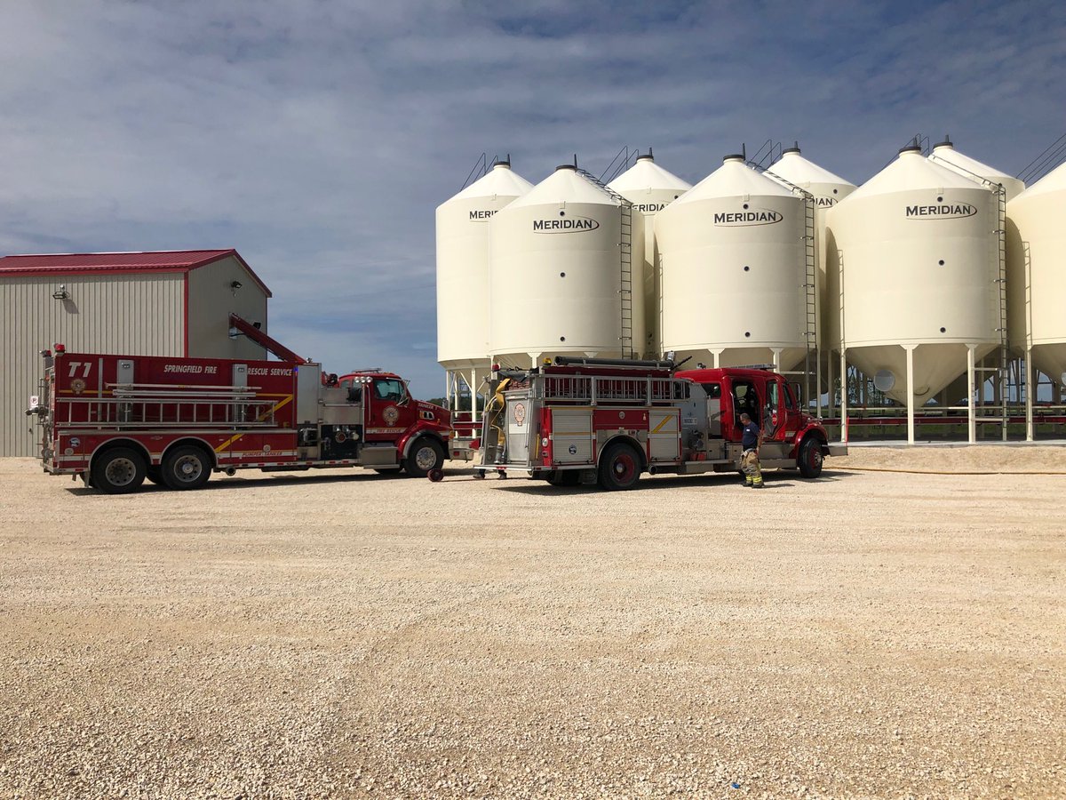 StableNmbmd's tweet photo. Today in conjunction with Meridian,Farm Chem and Ag Advantage a donation was made towards the Springfield Firefighters Association for bin washing our new bins! Great cause supporting our local volunteers. https://t.co/edagVYexot