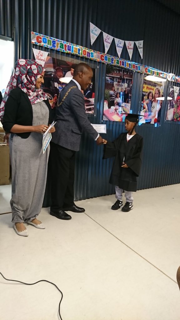 kalmirec's tweet photo. Londra’da düzenlenen Pembury Childern’s Community Programına HKÜ KalMIREC’de katıldı.Hackney Belediye Başkanı,Londra’da yaşayan Nijeryalı,Sudanlı,Somalili,Eritreli ve Etiyopyalı müslüman göçmenlerin bayramlarını kutladı.Programda Somali dil kursuna katılanlara sertifika verildi. https://t.co/zAumxDfxIf