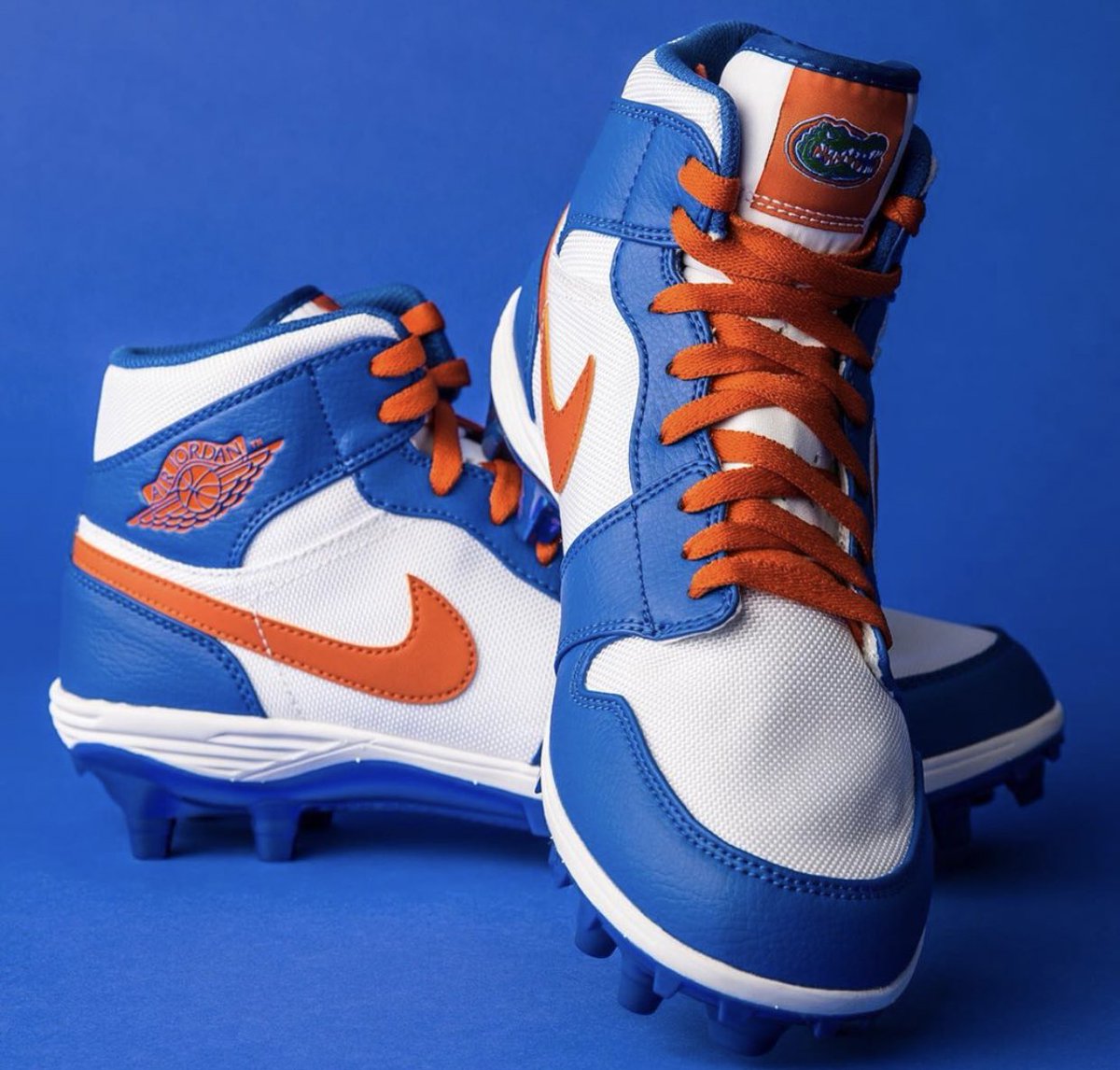 darrenrovell's tweet photo. New Air Jordan 1 cleats for Florida @GatorsFB team https://t.co/WU3hth3pYB