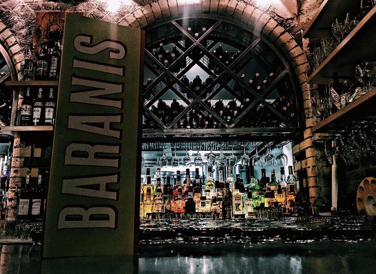 Get the ball rolling on a Tuesday with one of our signature cocktails and a round of pétanque 🍸