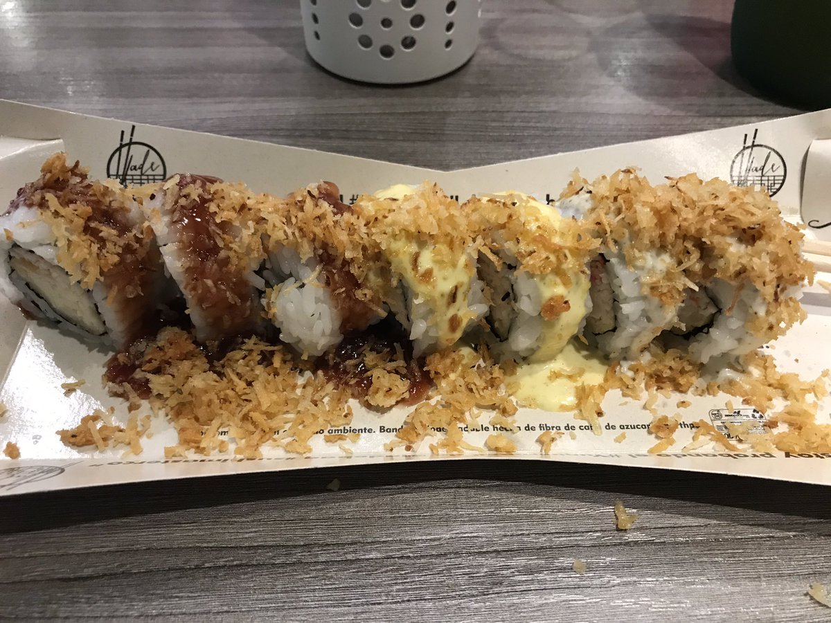 AUDELYPRIETO's tweet photo. Estoy probando el #YuqueroRoll #sushimasterco @jadebaq delicioso! De verdad una locura https://t.co/VW7jL3TKsH