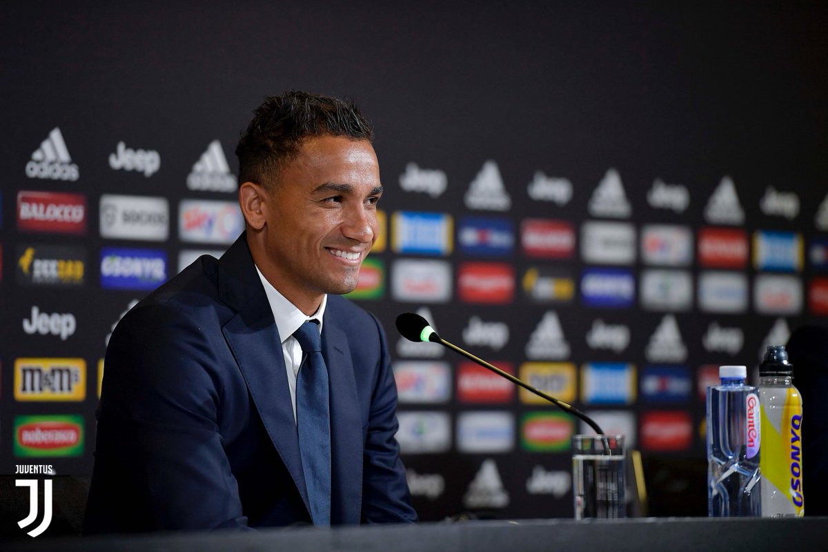 Elvin_DF's tweet photo. 📸 Quelques photos de la présentation de Danilo cet après-midi 😁
#WelcomeDanilo https://t.co/VQUOrYvOUT