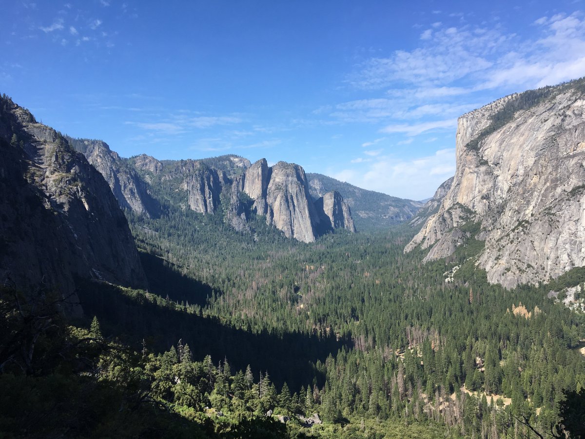 MrsSeal_LCPS's tweet photo. Hike review: Glacier Point @YosemiteNPS, 9.6 miles round-trip, 3200' elevation gain, and the most amazing view of Yosemite Valley &amp; Half Dome. 10/10 #lifelongmovement #getoutdoors https://t.co/w7j03tGb9P