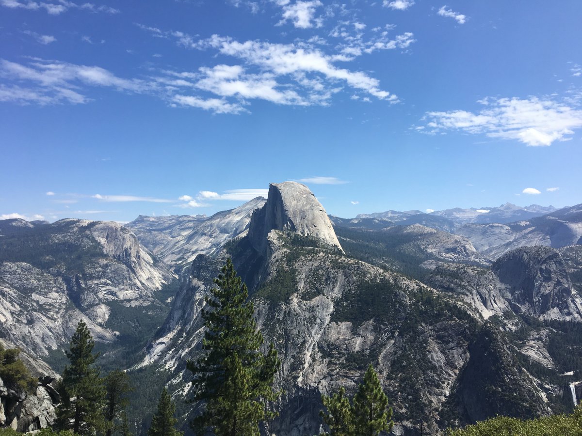 MrsSeal_LCPS's tweet photo. Hike review: Glacier Point @YosemiteNPS, 9.6 miles round-trip, 3200' elevation gain, and the most amazing view of Yosemite Valley &amp; Half Dome. 10/10 #lifelongmovement #getoutdoors https://t.co/w7j03tGb9P