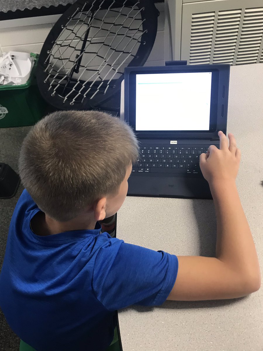 MrsMWessel's tweet photo. Students are working hard today during math stations. #ixl #rounding #notsowimpycenters https://t.co/Rhh8rRIx18