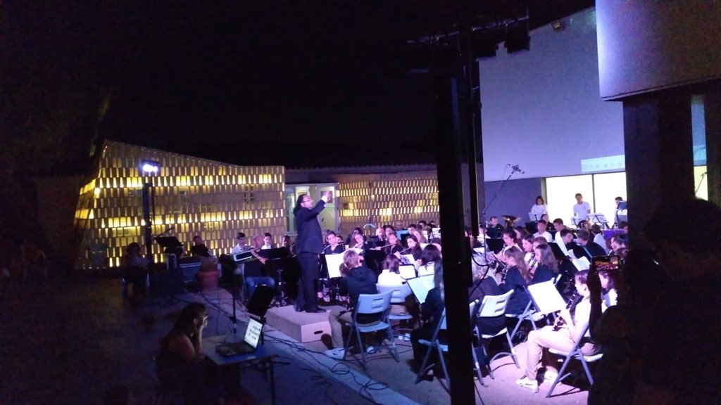 AjuntamentPLF's tweet photo. T’agrada la música o la dansa? Tu o els teus fills/es volen aprendre a tocar algun instrument? Aprofita la matrícula oberta se l’Escola municipal de Música i Dansa @emmidpalafolls i comenceu el curs escolar 2019-2020 aprenent una disciplina artística! #serveisPLF #educaPLF https://t.co/NGVlw8gCva