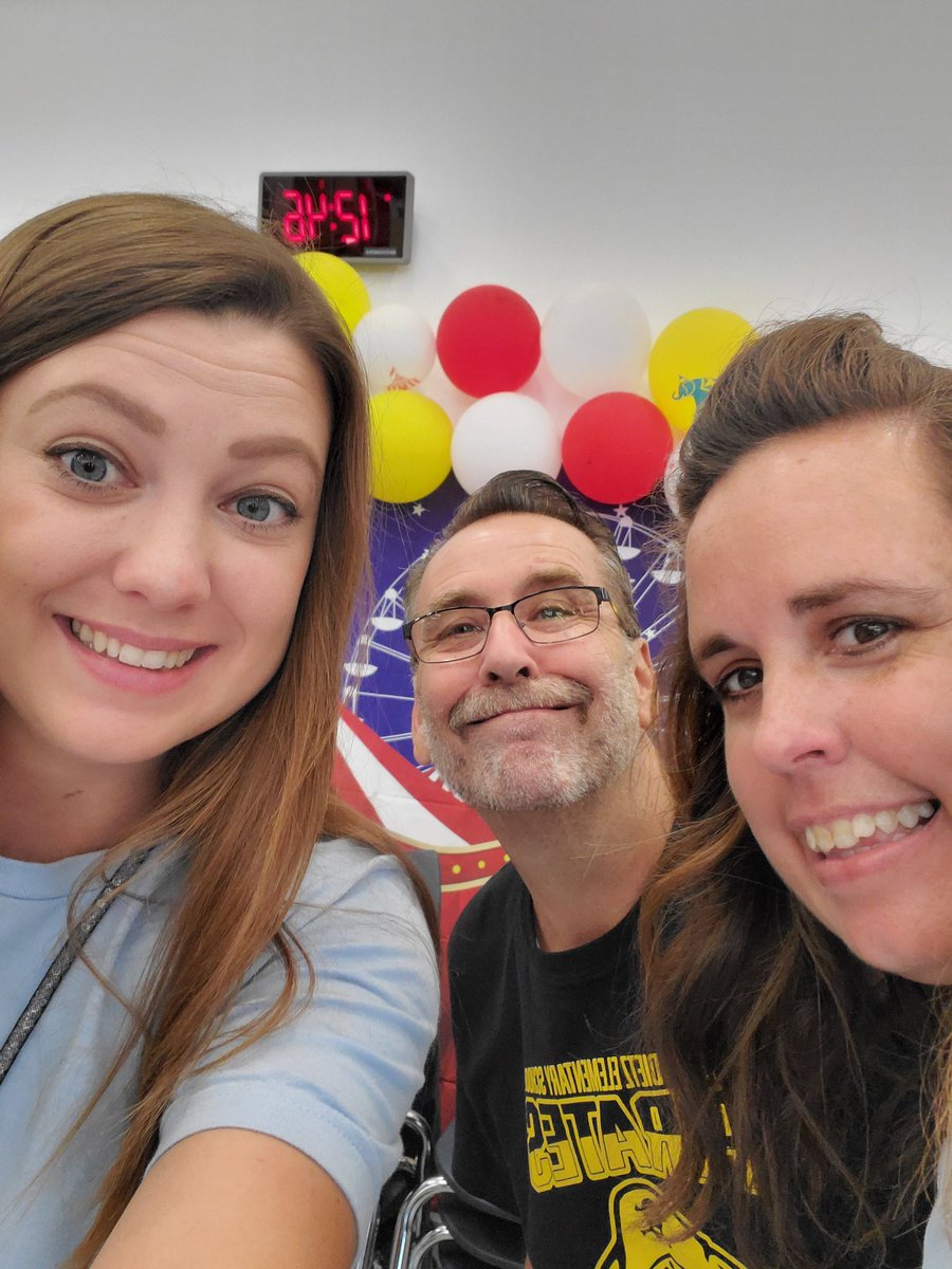 Donabesherse's tweet photo. Ready for staff development @CISDDietz #thisisvista #redteam https://t.co/vMMeqx1EYt