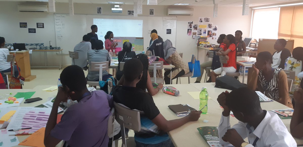 senaagbodjah's tweet photo. #atAshesi yesterday, during the afternoon session of the #entrepreneurship module at #AshesIX, our very own Munira led the session on exploring problem spaces. Participants presented the problems they will be exploring opportunities in. These range from fashion to sanitation. https://t.co/25Ki9gNcZa