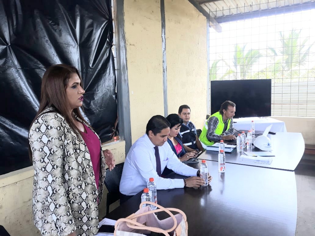 SECOB_Ec's tweet photo. #Manabí🐟| Dando cumplimiento al compromiso adquirido por el @SECOB_Ec y el Vicepresidente de la República, esta mañana realizamos la socialización de los trabajos de construcción en la Facilidad Pesquera Crucita con los pescadores de la zona. #SecobEnMarcha https://t.co/XXxaDVQvqS