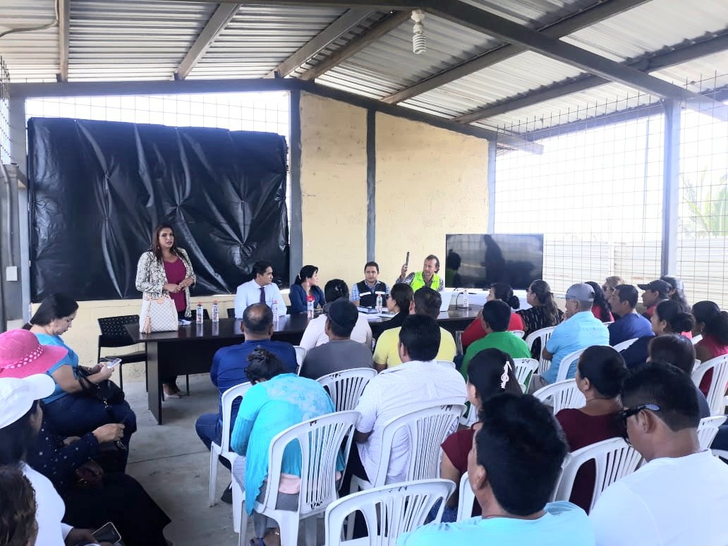 SECOB_Ec's tweet photo. #Manabí🐟| Dando cumplimiento al compromiso adquirido por el @SECOB_Ec y el Vicepresidente de la República, esta mañana realizamos la socialización de los trabajos de construcción en la Facilidad Pesquera Crucita con los pescadores de la zona. #SecobEnMarcha https://t.co/XXxaDVQvqS