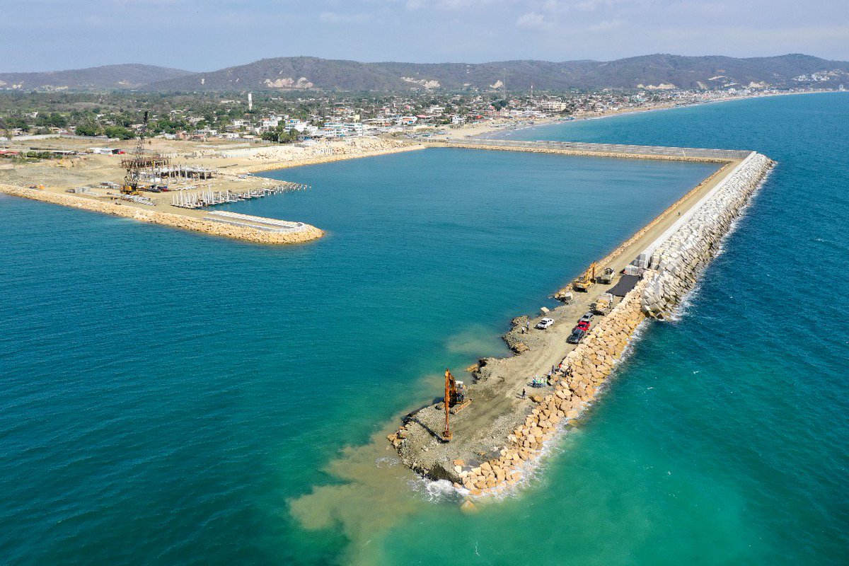 SECOB_Ec's tweet photo. #Manabí🐟| Dando cumplimiento al compromiso adquirido por el @SECOB_Ec y el Vicepresidente de la República, esta mañana realizamos la socialización de los trabajos de construcción en la Facilidad Pesquera Crucita con los pescadores de la zona. #SecobEnMarcha https://t.co/XXxaDVQvqS