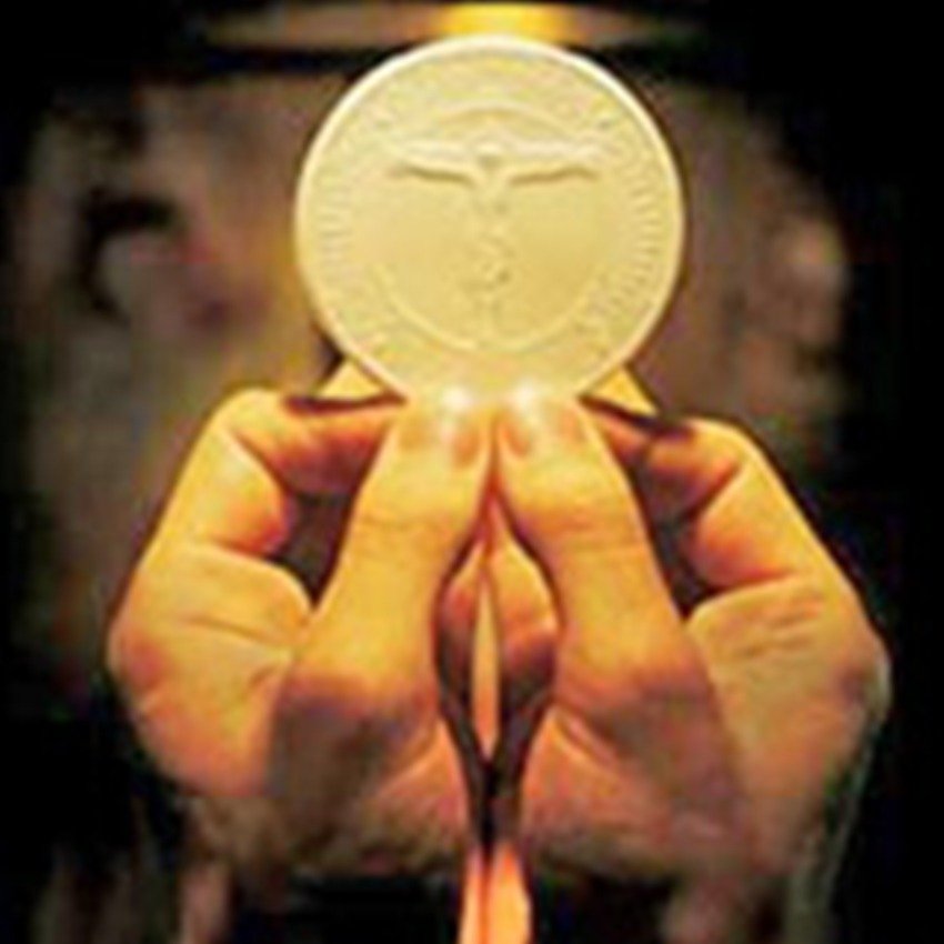 DrBrianKiczek's tweet photo. I LOVE YOU JESUS! 
RETWEET IF YOU DO TOO! 
#Eucharist #Jesus https://t.co/K9f8k3ORAW https://t.co/w5RoUHoE1A