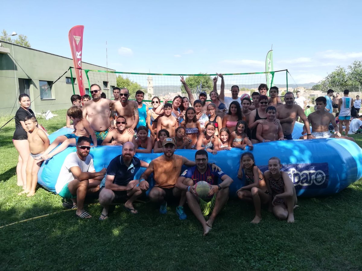 watervoley's tweet photo. Gran emoción en la fase de grupos en el #Watervoley de @AytoAguaviva !! Los mejores clasificados lucharán por la medalla de Oro. WatervoleyAguaviva #Multivoley2019 https://t.co/fEmfdxg7vx