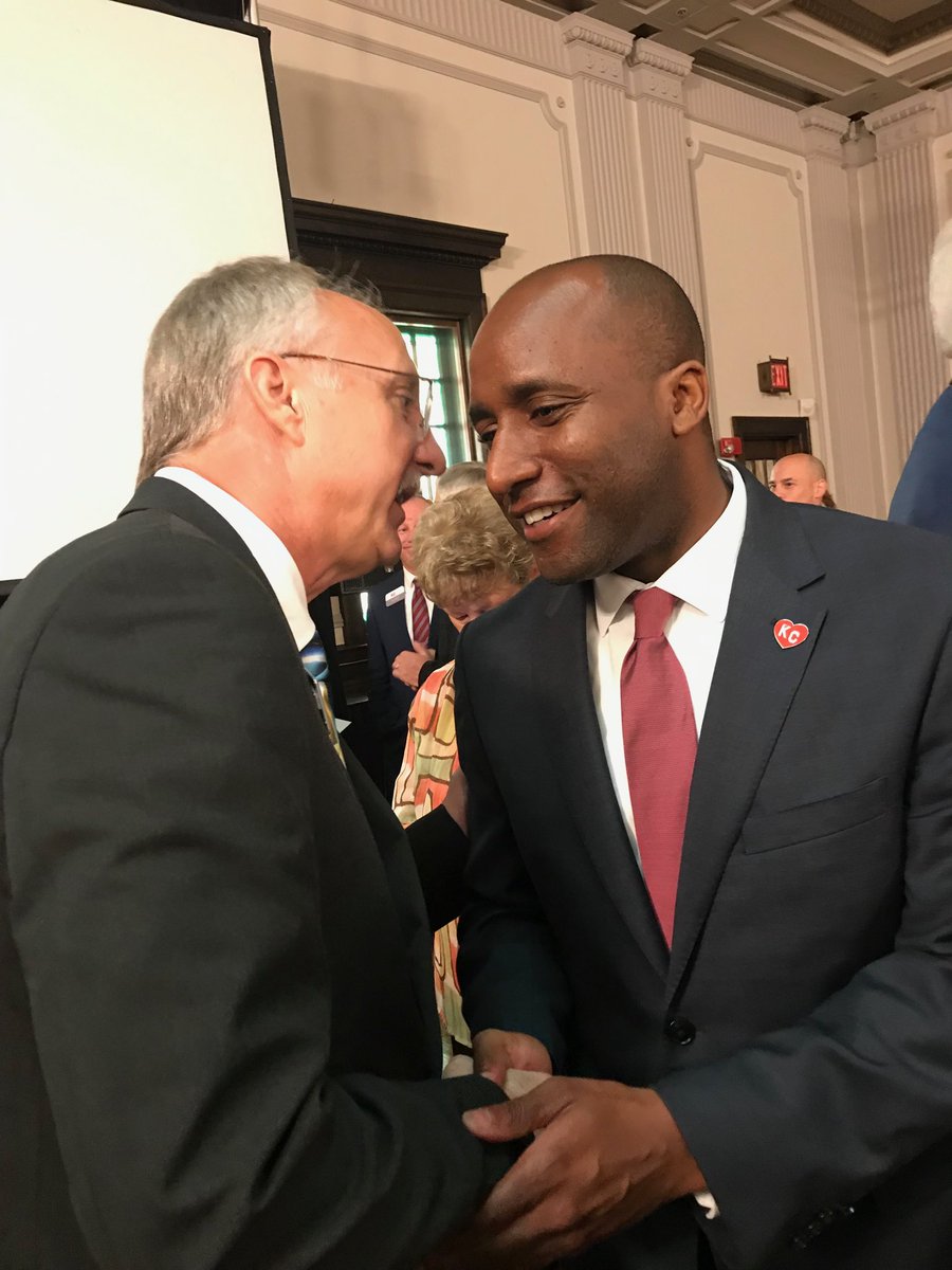 KCKCCPrez's tweet photo. Historic day in KC, ending Boarder Trade War between KS and MO! #GrowingTogetherKC @GovLauraKelly @GovParsonMO @QuintonLucasKC @CityofKCK https://t.co/ySQtGZILRi
