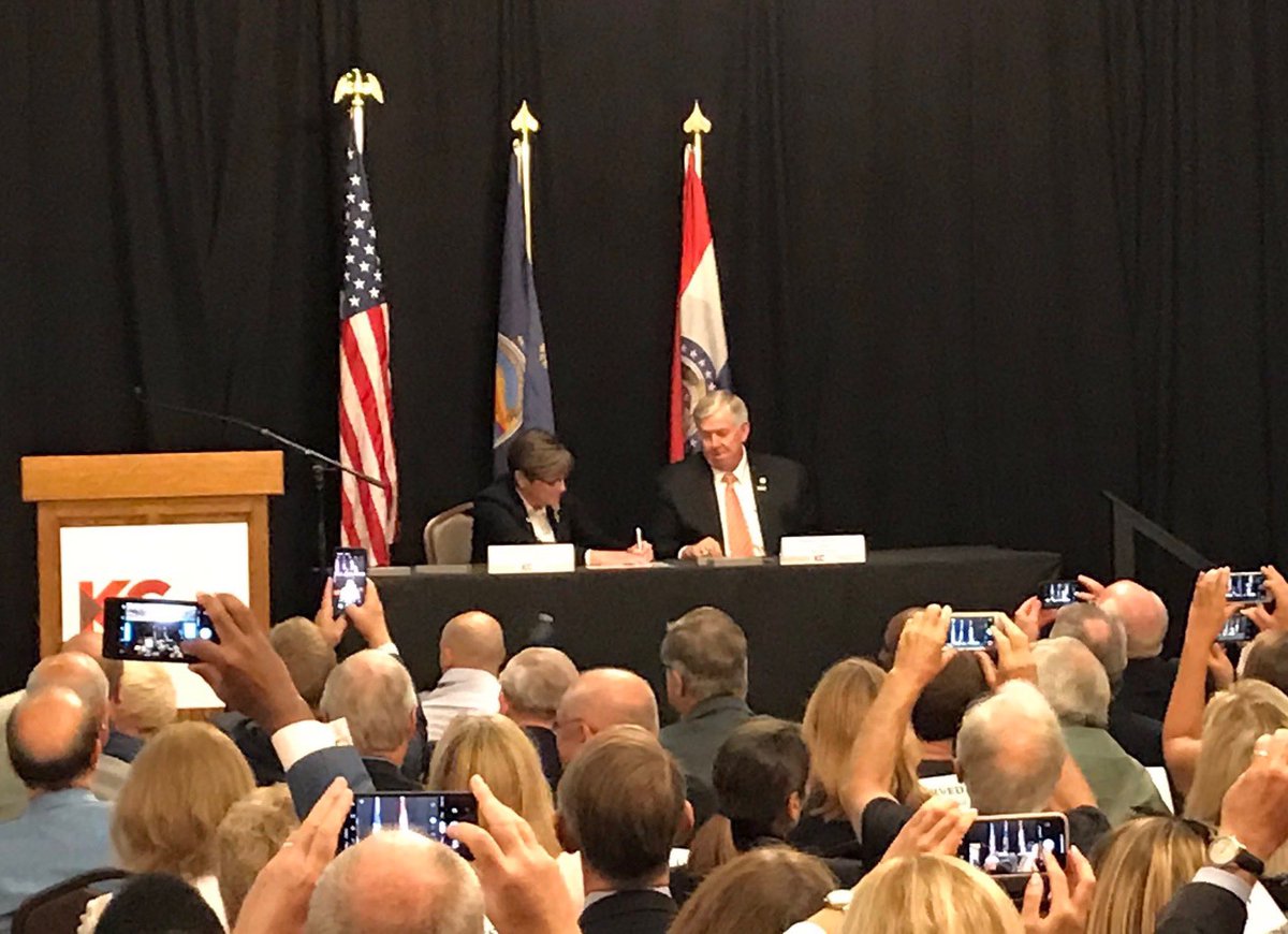 KCKCCPrez's tweet photo. Historic day in KC, ending Boarder Trade War between KS and MO! #GrowingTogetherKC @GovLauraKelly @GovParsonMO @QuintonLucasKC @CityofKCK https://t.co/ySQtGZILRi