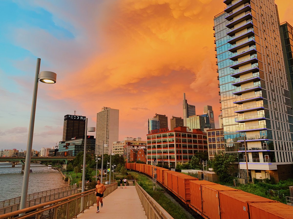 JeffersonUniv's tweet photo. Nights on the Schuylkill. 🌆 #ViewsOfPhilly https://t.co/eFfAQehyuM