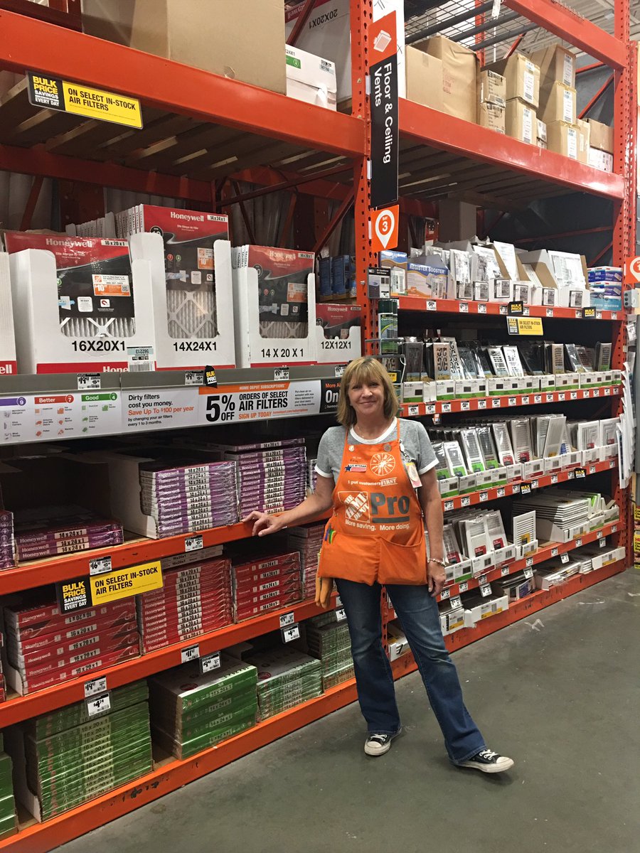 AndradeBonnie's tweet photo. Thank you kris for your help filling shelves today @LorrainePuleo @corelli189 https://t.co/VkjEQE8pZx