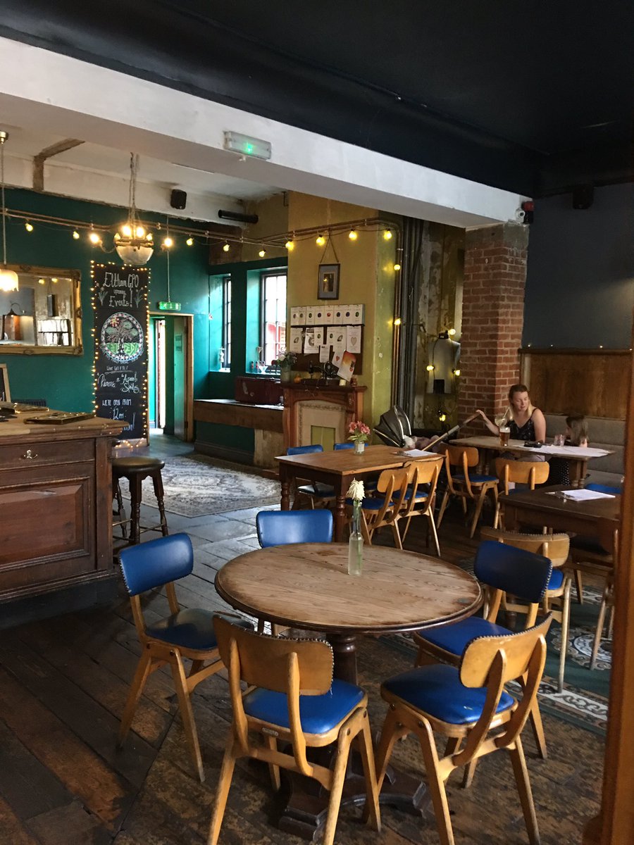 IOBackyard's tweet photo. Eltham GPO looked stunning in the sunshine today. Simply love this pub. Great asset to #Eltham! 
And their secret courtyard looked very inviting today too! 🍷🍺☀️@ThisisEltham @SEninemag https://t.co/MW6nco4b2W