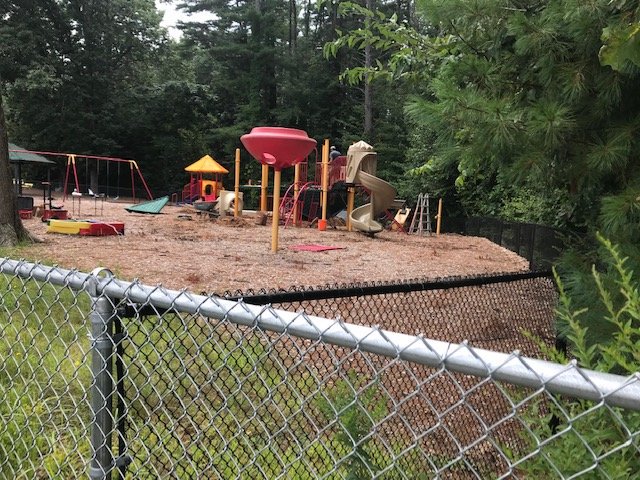 HollisPrimary's tweet image. The kindergarten playground is being built!  #recessfun