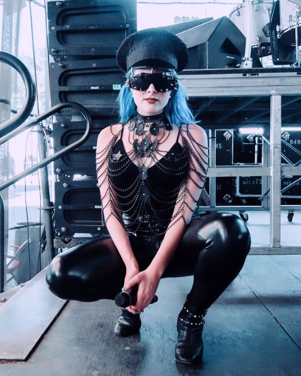 DIAMANTEband's tweet photo. CHARLESTON! I’m playing the @MusicFarm tonight with the amazing @itsdorothysucka, see ya there 💎
📸 @alysoncoletta https://t.co/3j9e3iCiuq