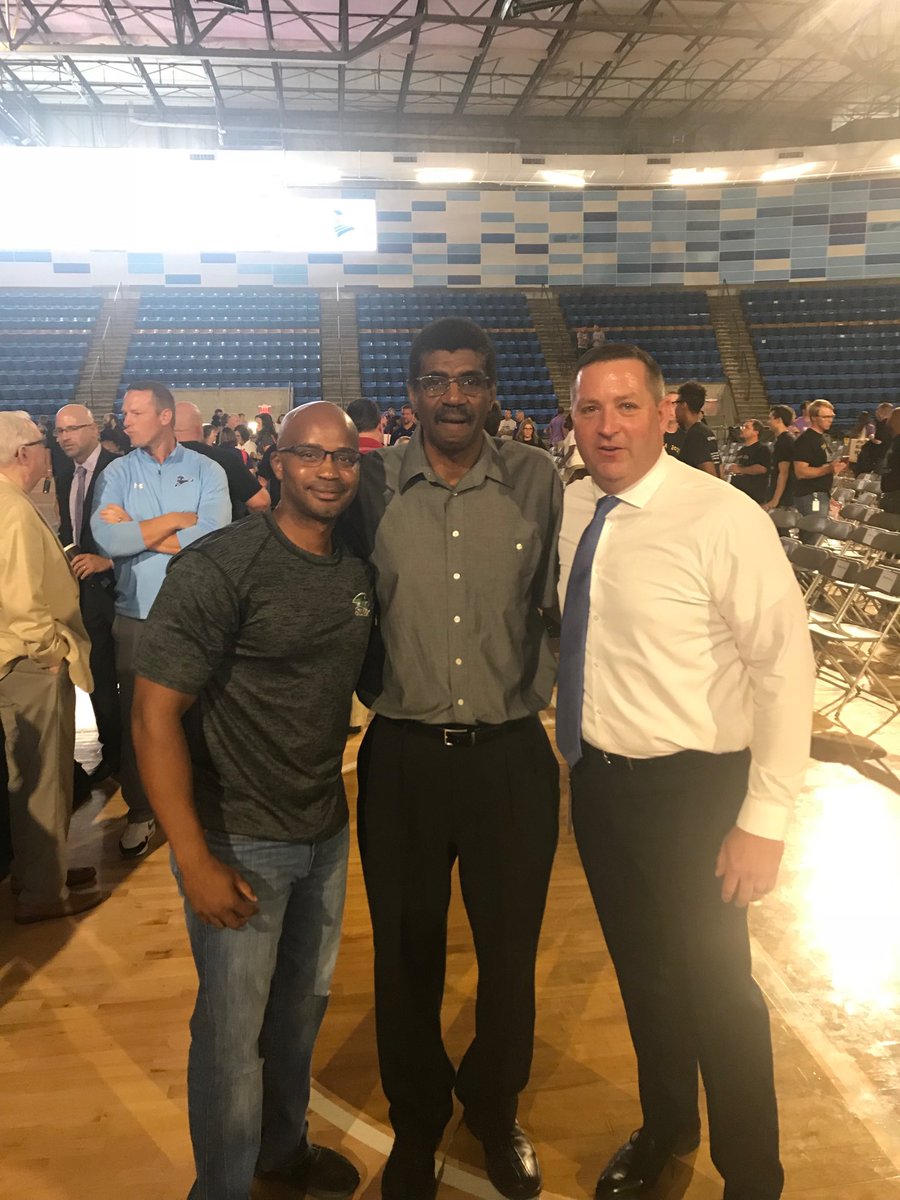 DanielNClemens's tweet photo. Thank you ⁦@NKCSchools⁩ for a wonderful morning and for allowing me to tell my gratitude story!  Let’s have an incredible 19-20 school year! https://t.co/BMMnXDv4Jk