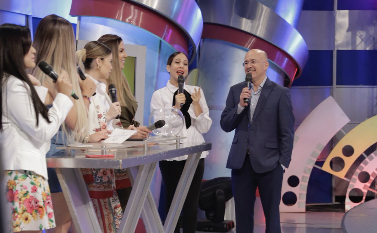 DominguezBrito's tweet photo. Gracias a todo el equipo del programa De Extremo a Extremo y en especial a las Chicas Extremas @Nahiony, @BarbaraPlazaP, @YubelkisPeralta, @SandraBerrocal_ y @VioletaRamirezV por tan entretenida y especial entrevista.

@TelemicroHD 
#FDBenDeExtremo #Francisco2020 https://t.co/Pm8qIoXzip