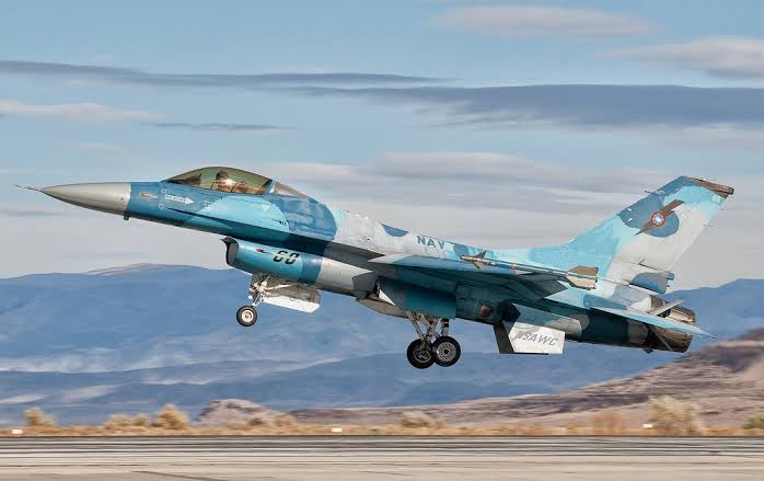 DogutCem's tweet image. edilince erkenden hizmetten çıkarılmıştır. Daha sonra 2003 yılındaPakistan için üretilen ama ambargo yüzünden verilmeyen 14 F-16A Block 15AM'ler ile değiştirilir. Uçaklar NSAWC (Naval Strike and Air Warfare Center) de yani bilinen adıyla Top Gun'da görev yaptılar.