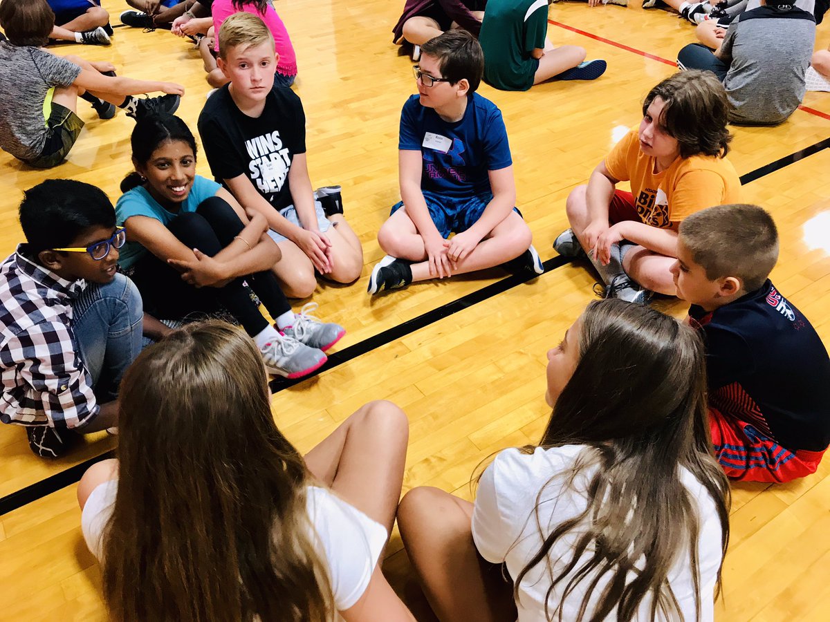 ccampbell_cms's tweet photo. @PCMSColts are making new friends! #PCMSWEBLeaders #BoomerangProject https://t.co/7mH7Vfqzzl