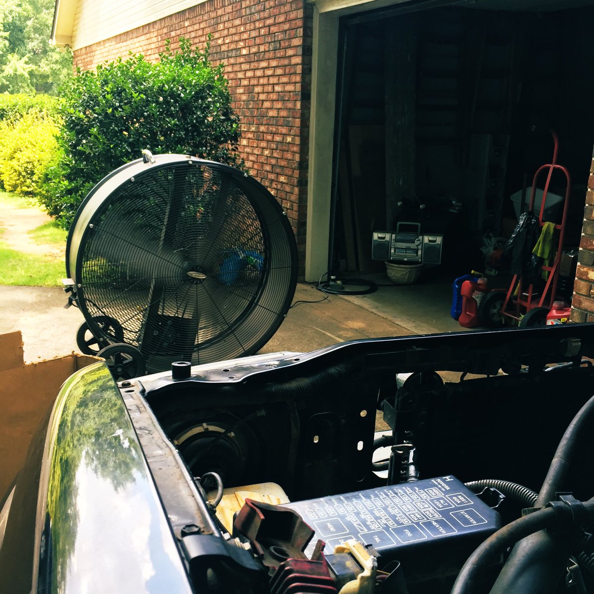 heyzeus_crisco's tweet photo. Dad worked 36hrs in the last three days, turned 63 this morning, and continuing the 4Runner rebuild this afternoon - in a 108 heat index..

Fuel injection and intake set back in, and trying to soak up all the knowledge possible #hbdpops https://t.co/oSRUcFLwY2