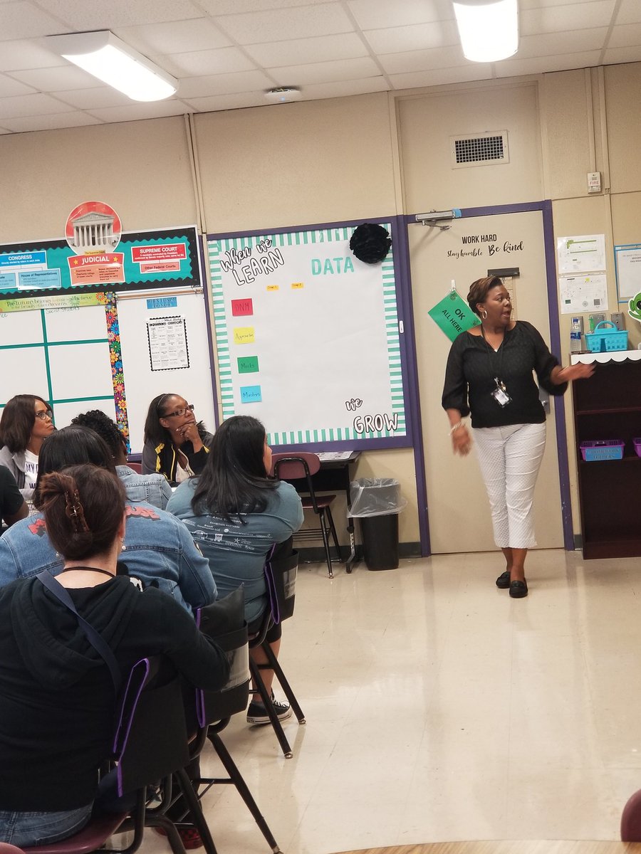 TanMiBlack's tweet photo. @lajaka2003 is modeling classroom design non negotiables at @IsaacsES_HISD 
#TheIsaacsWay #MovingTheBus #ActToImpact @hisdnorth https://t.co/tTeMnTrPbJ