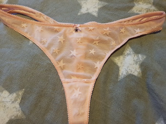 Na wer mag mein nasses H&ouml;schen kaufen das ich heute an hatte? Dazu bekommt Ihr noch ein paar Wunschfotos<a href="/tag/porn"class="tags"><span>#porn</span></a><a href="/tag/webcam"class="tags"><span>#webcam</span></a><a href="/tag/amateurporn"class="tags"><span>#amateurporn</span></a><a href="/tag/amateur"class="tags"><span>#amateur</span></a><a href="/tag/geil"class="tags"><span>#geil</span></a><a href="/tag/wi"class="tags"><span>#wi</span></a>
