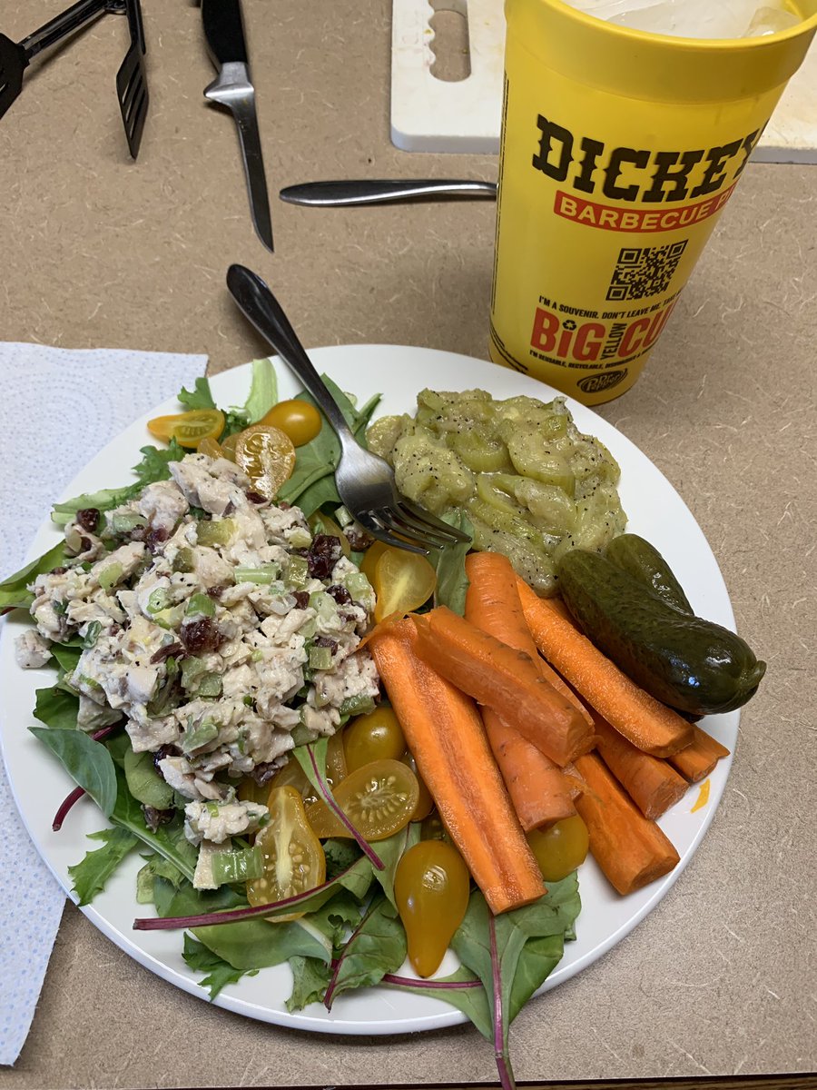LawDog1515's tweet photo. 12:30 pm chicken salad, carrots, pickles, squash, tomatoes, lettuce, water. 

#260isnotmyweight #199point9 #recommitted #bertiamcomingforyou #makebertpay #berttoo #Raceto200 #drinkcrazylivecrazy #VancevBertsumomatch

#DDPYWorks #DDPY #DDPYoga @RealDDP @DDPYoga @bertkreischer https://t.co/dnmW81GIPW