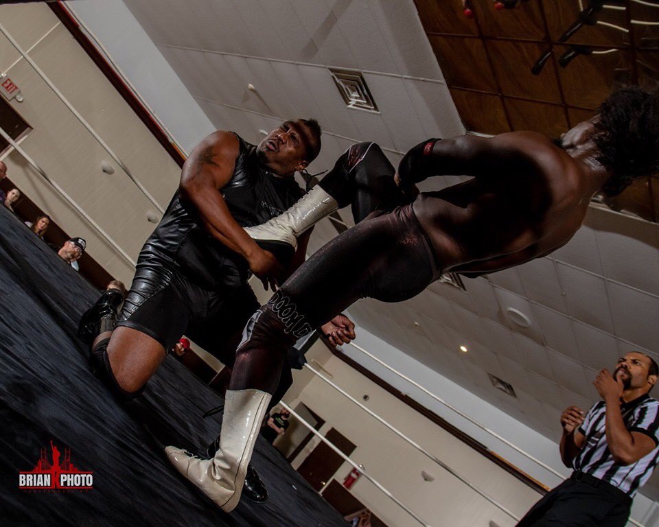 treveraeon's tweet photo. Knees, elbows, uppercuts. 🦇🤘🏿💪🏿🔪⚰️💀.  #YallGonRecognize 

Photo credit: 📸🔥 @briank_photo 
Taken at: @WrestlersLab #labnormal2 

#OriginalGothicGangster #TheBigBat #ScaryBlackMan #TheLeftHandPath #WalkThePath https://t.co/U0qZvAU2NU